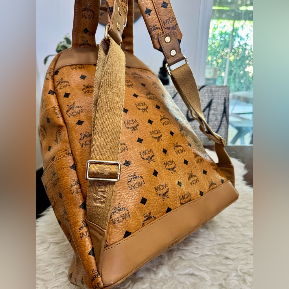 MCM Cognac Logo-Print Backpack medium - Picture 8 of 11